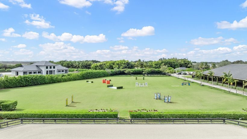 Grass showjumping arena — Golden Equestrian Stables