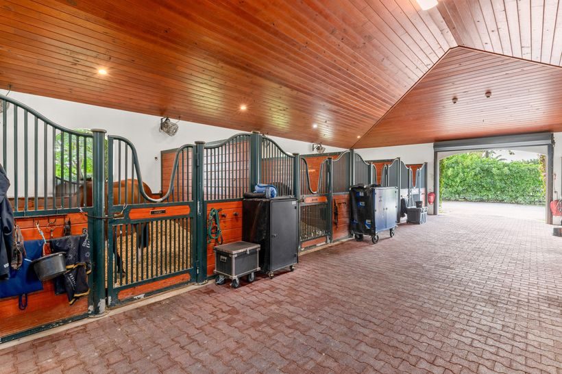 Premium stable stalls